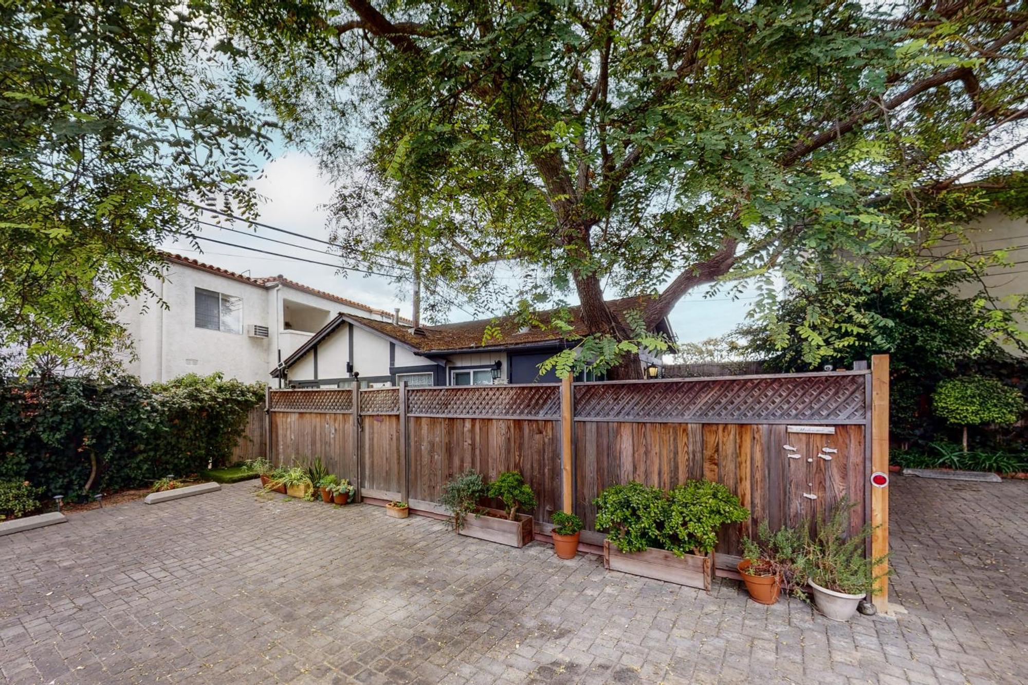 Santa Barbara Beach Cottage Exterior photo